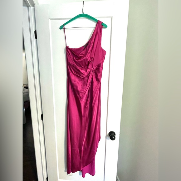 Magenta one shoulder satin knotted midi Abercrombie dress - Picture 2 of 5